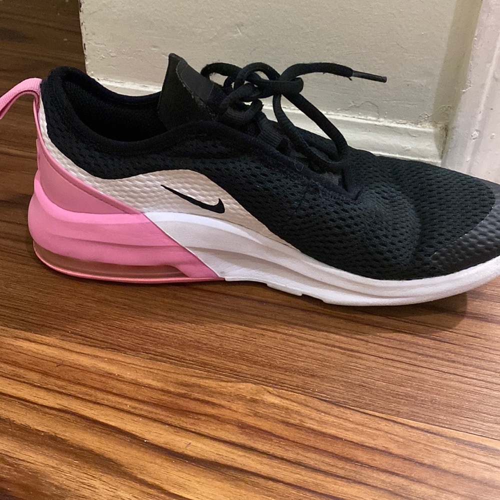 NIKE walking shoes for women and for teenager , women size 8 , teenager size 6